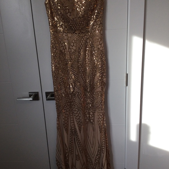 Gold sheath/column V neck evening dress  off the shoulder style size medium - Picture 1 of 7